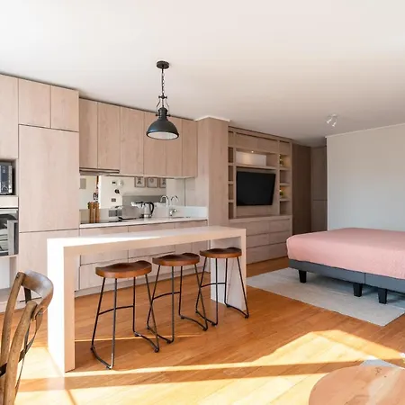 Light Gray Studio W/Parking & Wifi